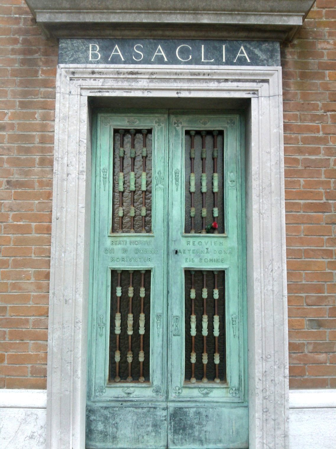 Franco Basaglia's tomb 3.jpg